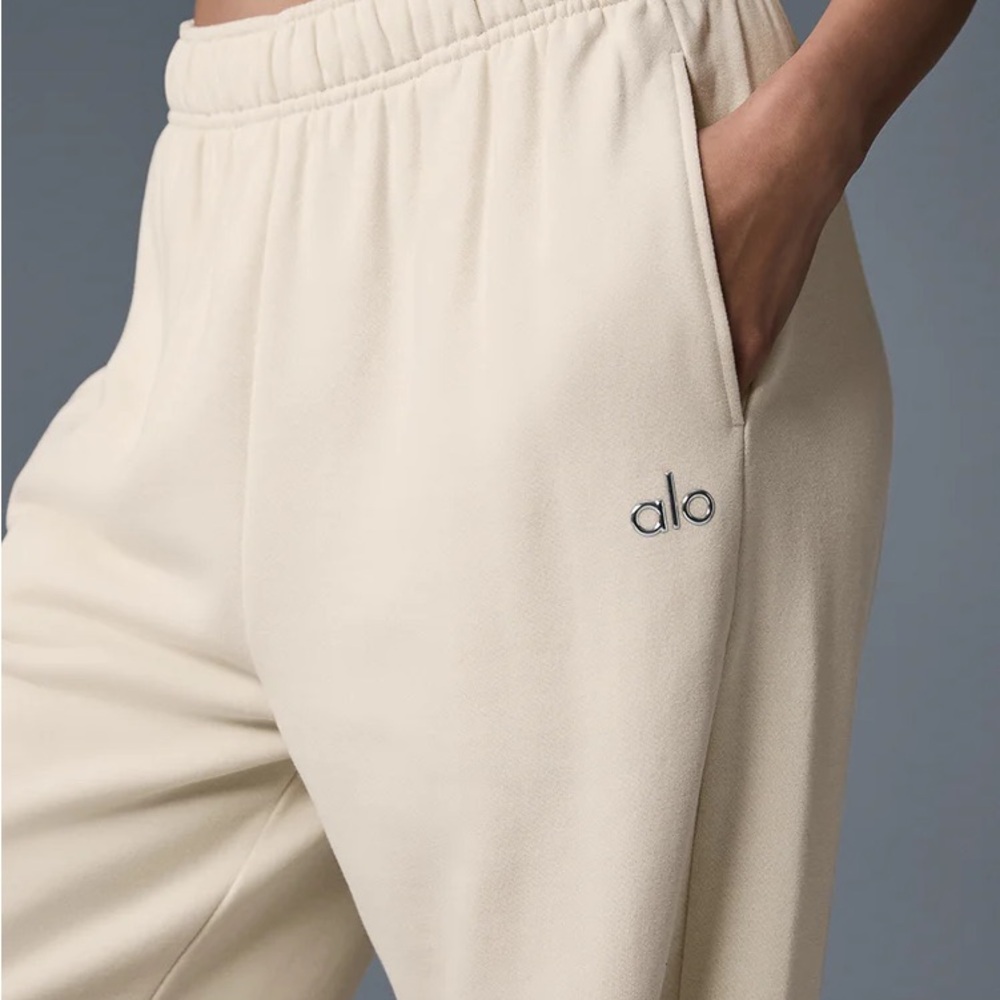 Alo Accolade oatmilk straight leg  Sweatpants
